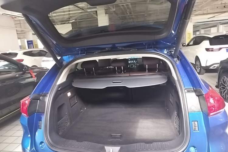 Used Wey VV5 2017 2.0T Ultra-Luxury Version Trunk