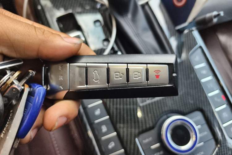 Used Wey VV5 2017 2.0T Ultra-Luxury Version Vehicle Key