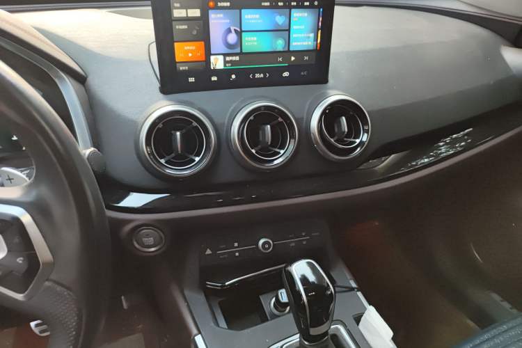 Used Wey VV5 2017 2.0T Ultra-Luxury Version Audio And AC Panel
