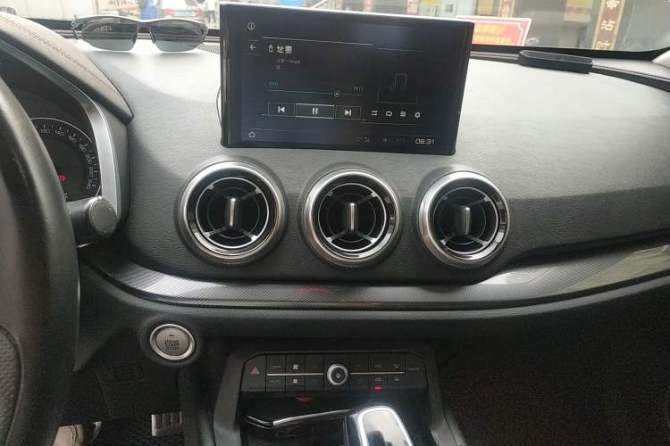 Used Wey VV5 2017 2.0T Ultra-Luxury Version Audio And AC Panel