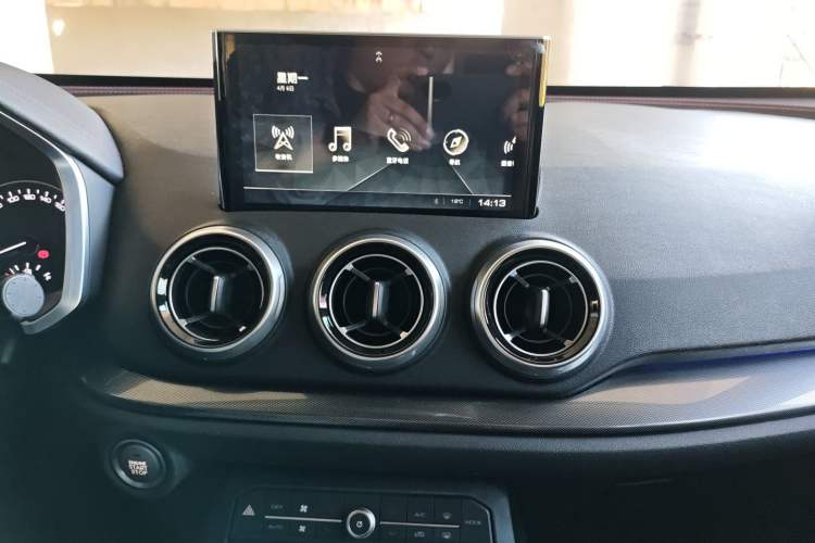 Used Wey VV5 2017 2.0T Ultra-Luxury Version Audio And AC Panel