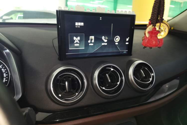 Used Wey VV5 2017 2.0T Ultra-Luxury Version Audio And AC Panel
