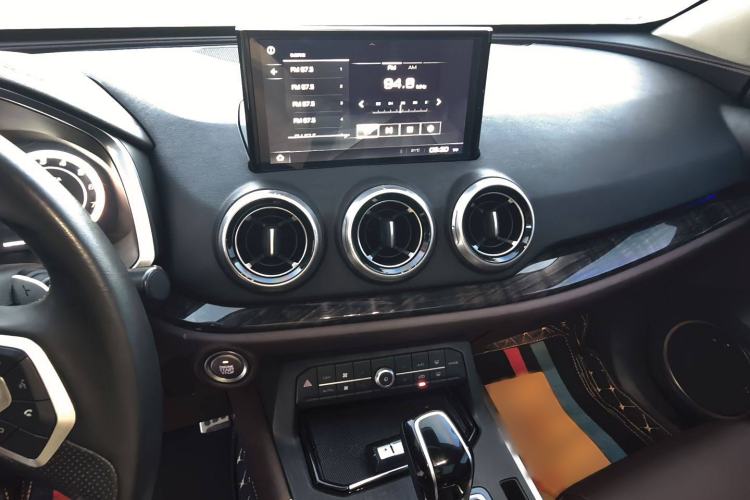 Used Wey VV5 2017 2.0T Flagship Edition Audio And AC Panel