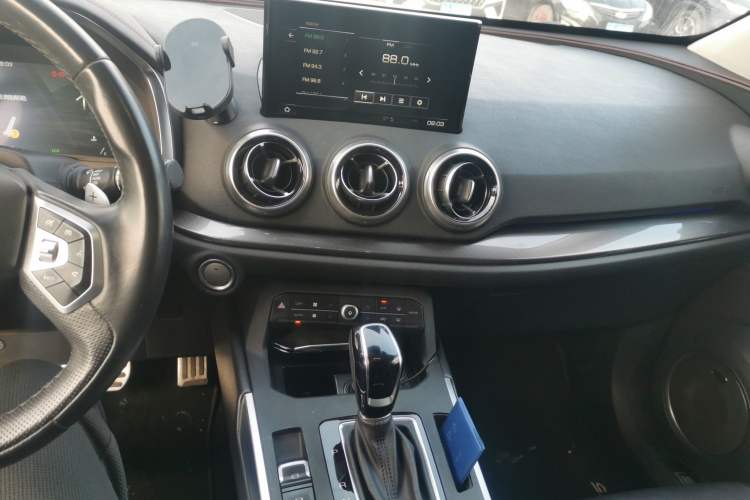Used Wey VV5 2017 2.0T Flagship Edition Audio And AC Panel