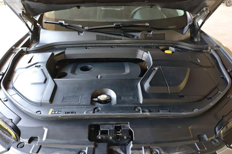 Used Wey VV5 2017 2.0T Ultra-Luxury Version Engine Bay