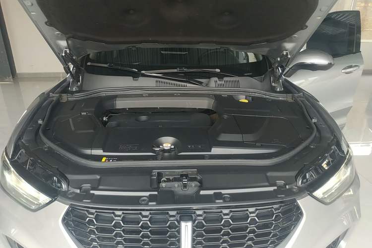 Used Wey VV5 2017 2.0T Flagship Edition Engine Bay