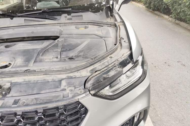Used Wey VV5 2017 2.0T Flagship Edition Engine Bay Left