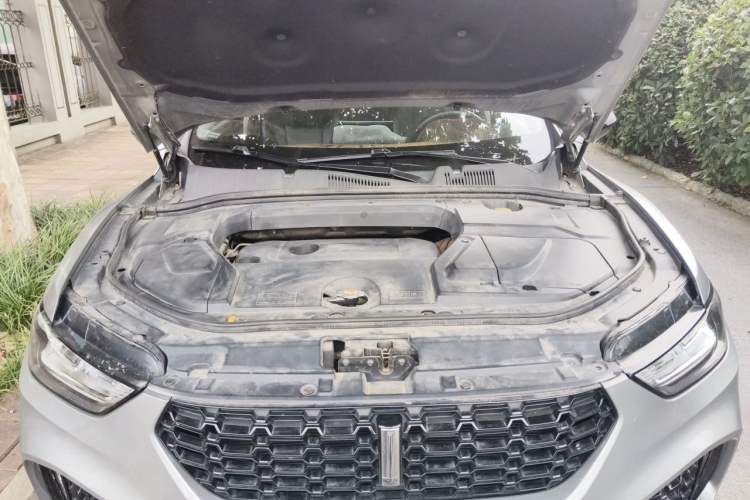 Used Wey VV5 2017 2.0T Flagship Edition Engine Bay