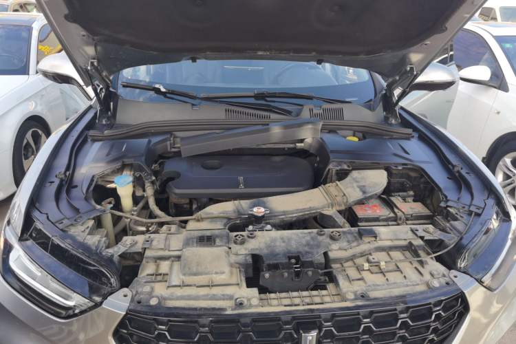 Used Wey VV5 2017 2.0T Flagship Edition Engine Bay