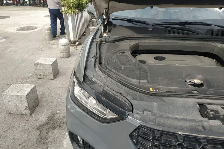 Used Wey VV5 2017 2.0T Ultra-Luxury Version Engine Bay Right