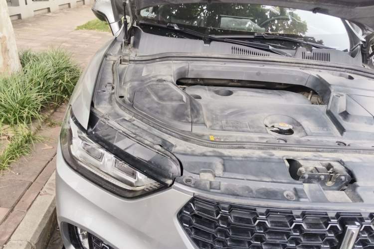 Used Wey VV5 2017 2.0T Flagship Edition Engine Bay Right