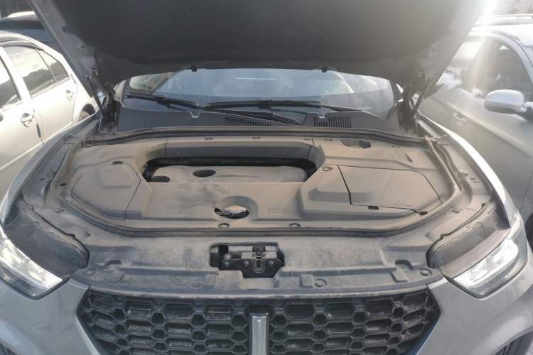 Used Wey VV5 2017 2.0T Flagship Edition Engine Bay
