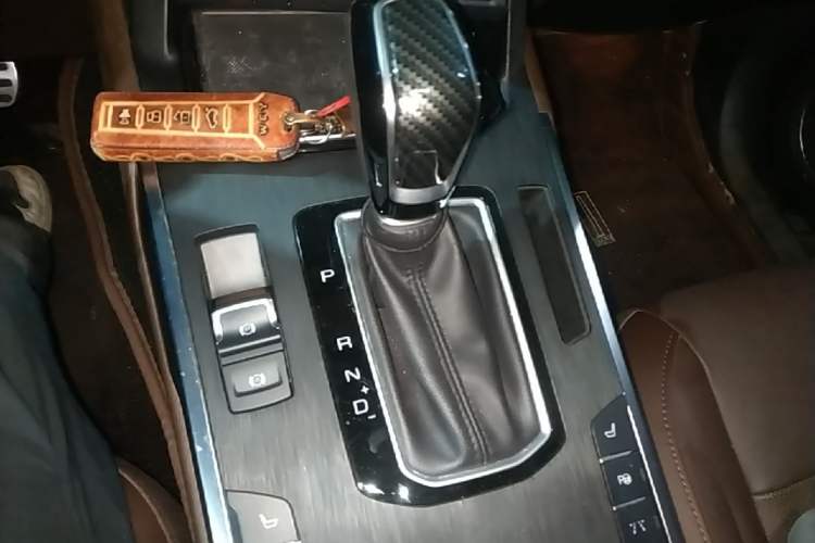 Used Wey VV5 2017 2.0T Flagship Edition Gear Lever