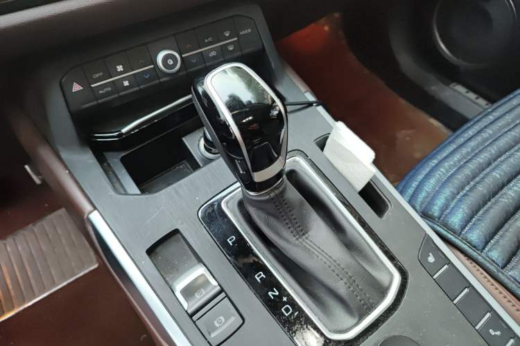Used Wey VV5 2017 2.0T Ultra-Luxury Version Gear Lever