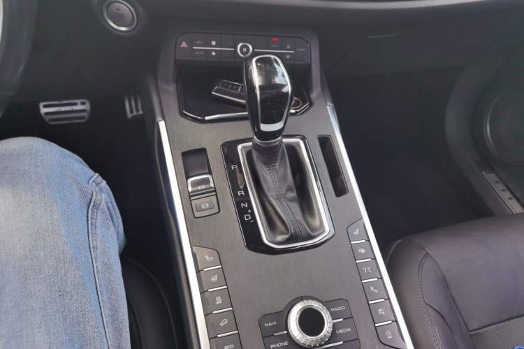 Used Wey VV5 2017 2.0T Flagship Edition Gear Lever
