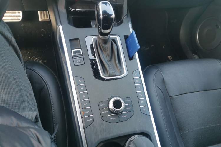 Used Wey VV5 2017 2.0T Flagship Edition Gear Lever
