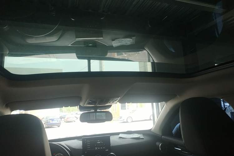 Used Wey VV5 2017 2.0T Flagship Edition Headliner