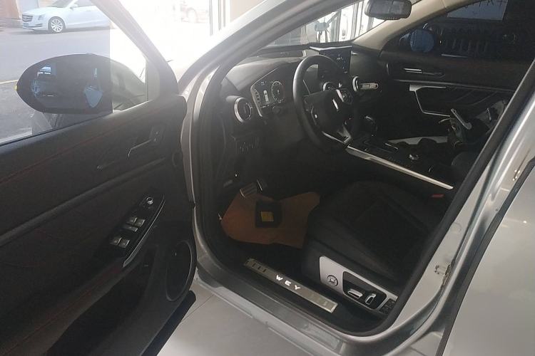 Used Wey VV5 2017 2.0T Flagship Edition Interior 3
