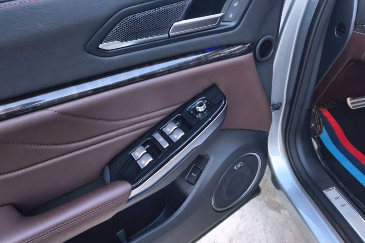 Used Wey VV5 2017 2.0T Flagship Edition Interior 6