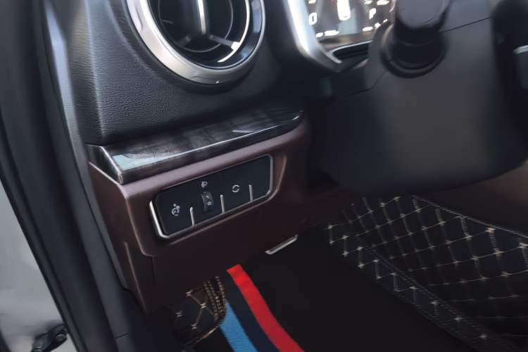 Used Wey VV5 2017 2.0T Flagship Edition Interior 7