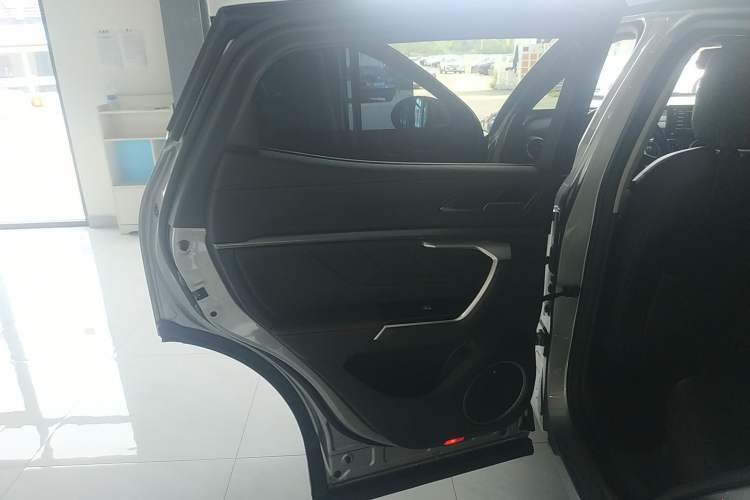 Used Wey VV5 2017 2.0T Flagship Edition Interior 8