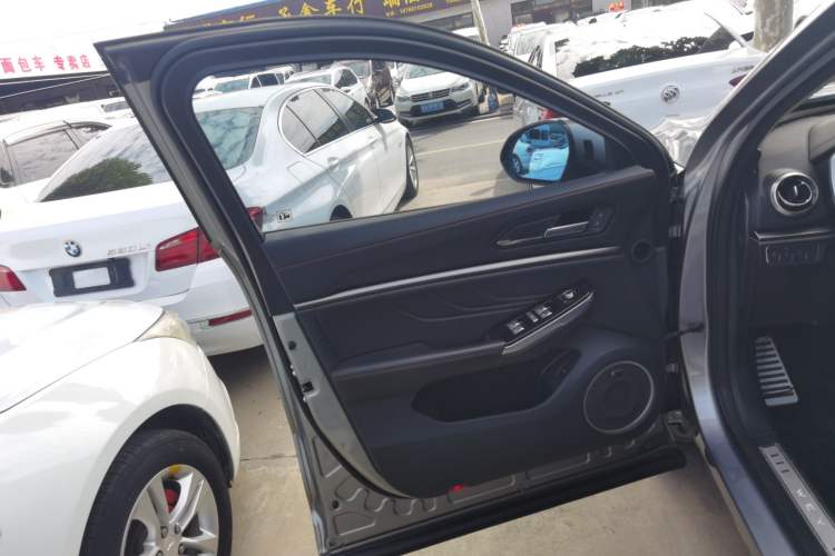 Used Wey VV5 2017 2.0T Flagship Edition Left Front Door Interior