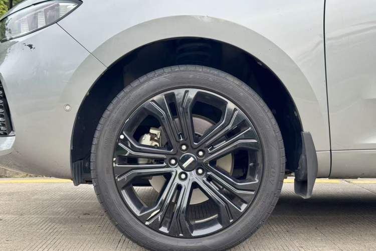 Used Wey VV5 2017 2.0T Flagship Edition Left Front Wheel Hub