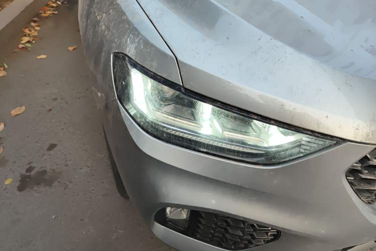 Used Wey VV5 2017 2.0T Ultra-Luxury Version Right Front Headlight