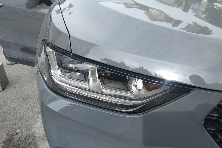 Used Wey VV5 2017 2.0T Ultra-Luxury Version Right Front Headlight