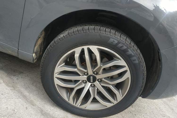 Used Wey VV5 2017 2.0T Ultra-Luxury Version Right Front Wheel Hub