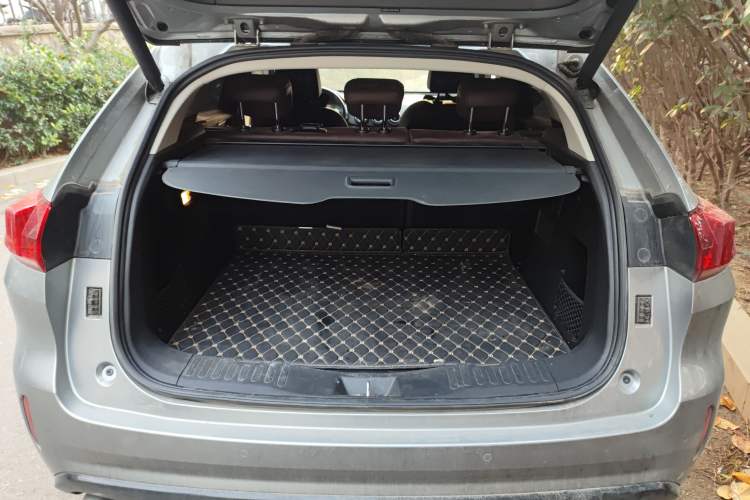 Used Wey VV5 2017 2.0T Ultra-Luxury Version Trunk