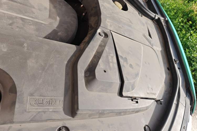 Used Wey VV5 2017 2.0T Flagship Edition Engine Bay Left