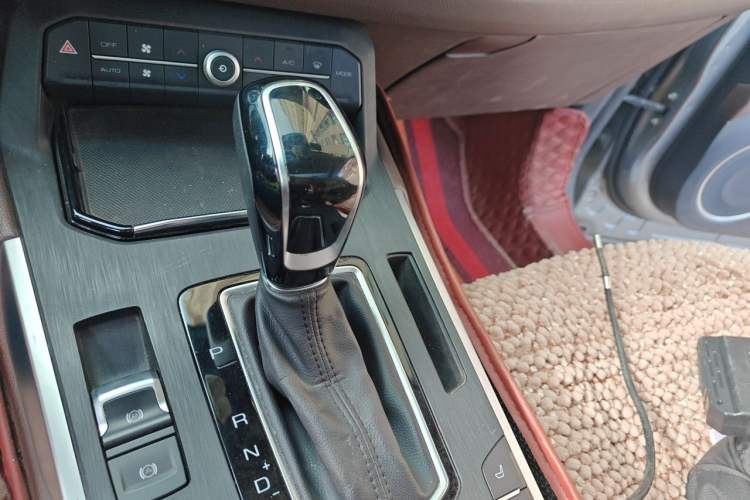 Used Wey VV5 2017 2.0T Flagship Edition Gear Lever