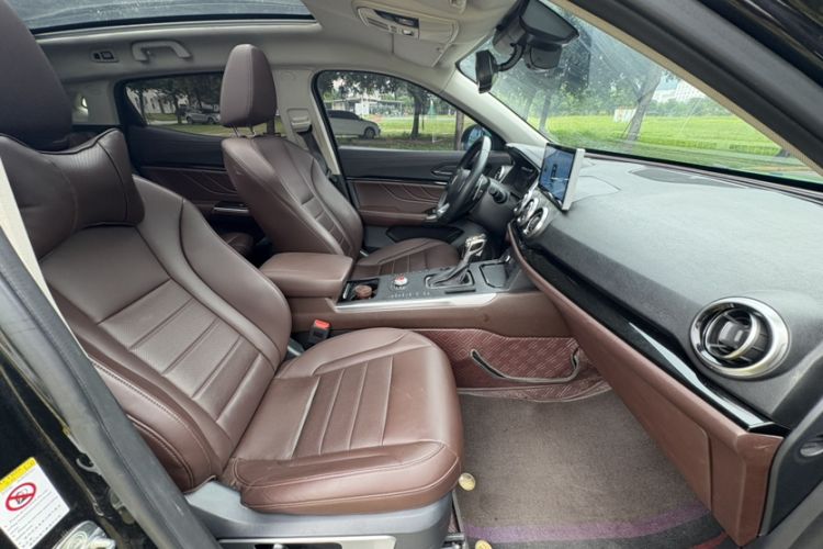 Used Wey VV5 2017 2.0T Ultra-Luxury Version Interior 9