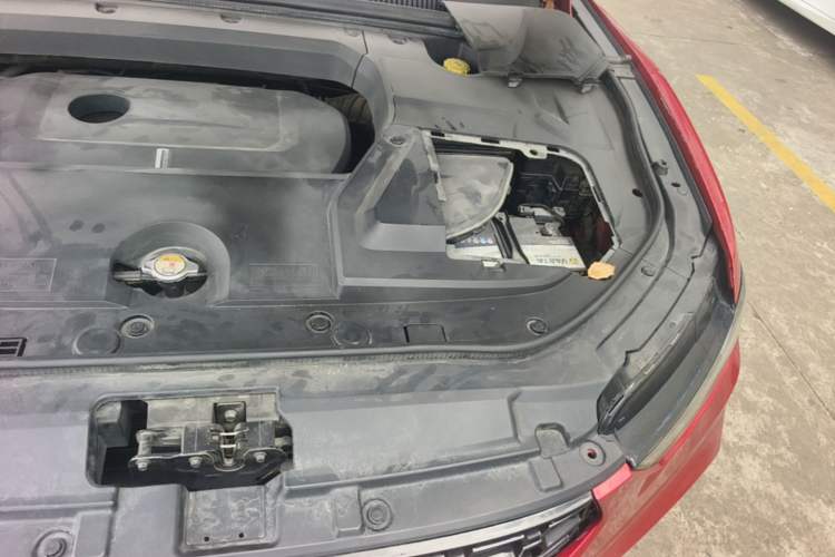 Used Wey VV5 2017 2.0T Flagship Edition Engine Bay Left