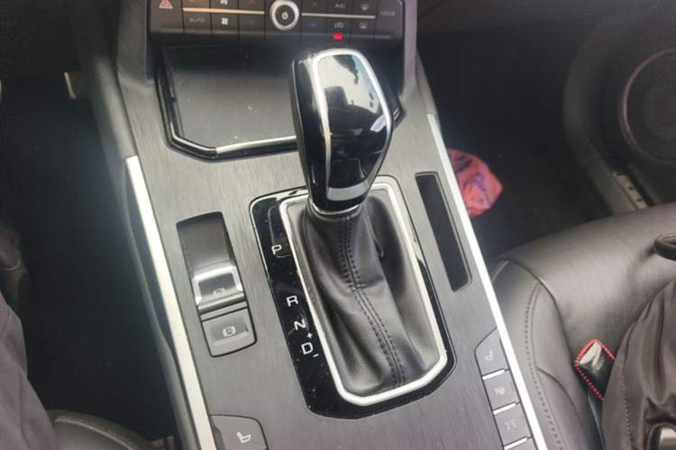 Used Wey VV5 2017 2.0T Flagship Edition Gear Lever