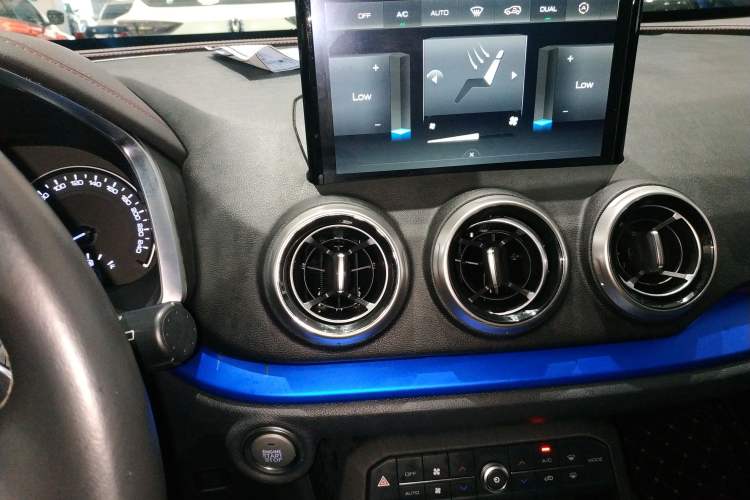 Used Wey VV5 2017 2.0T Ultra-Luxury Version Audio And AC Panel