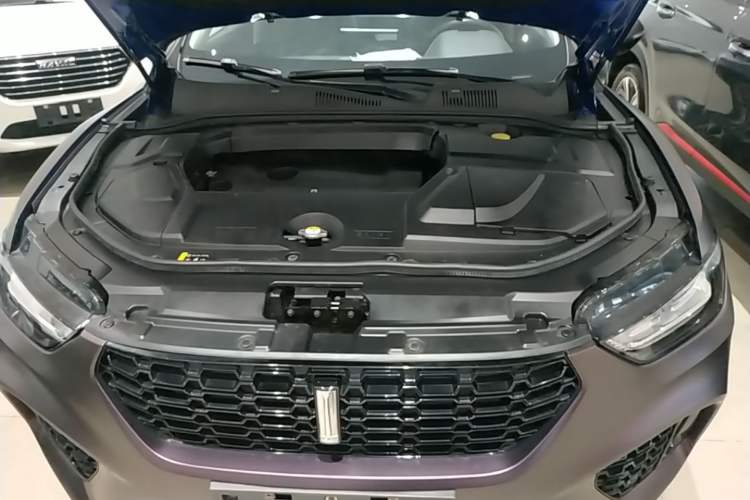 Used Wey VV5 2017 2.0T Ultra-Luxury Version Engine Bay