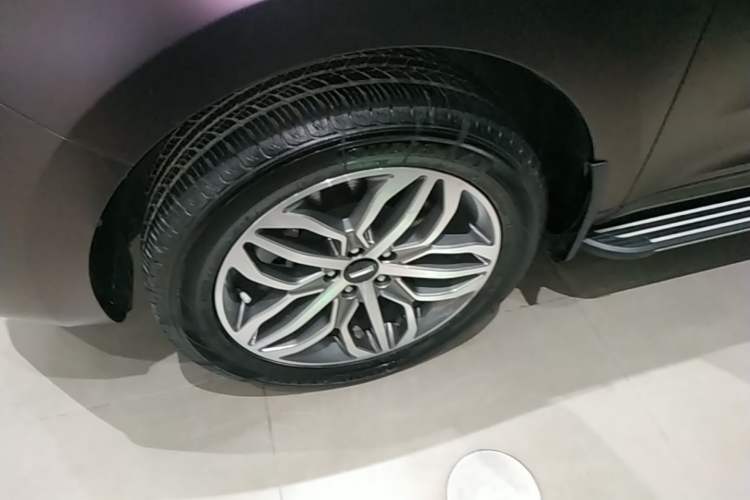 Used Wey VV5 2017 2.0T Ultra-Luxury Version Left Front Wheel Hub