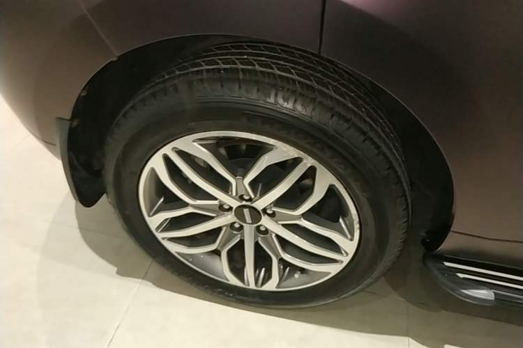 Used Wey VV5 2017 2.0T Ultra-Luxury Version Right Rear Wheel Hub