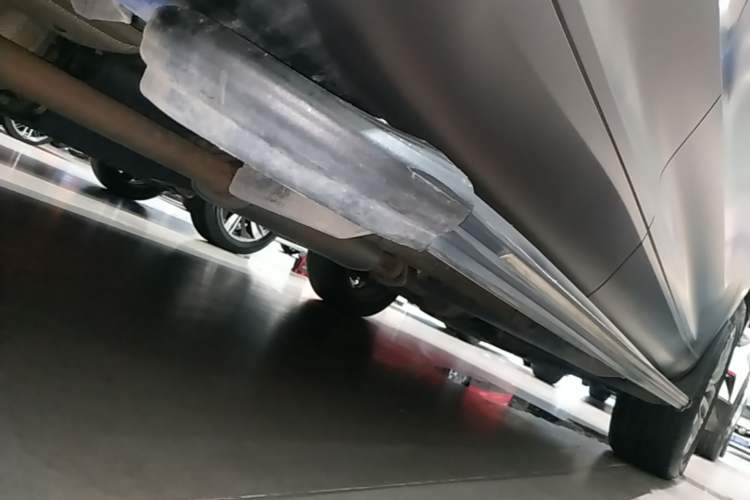 Used Wey VV5 2017 2.0T Ultra-Luxury Version Right Side Sill
