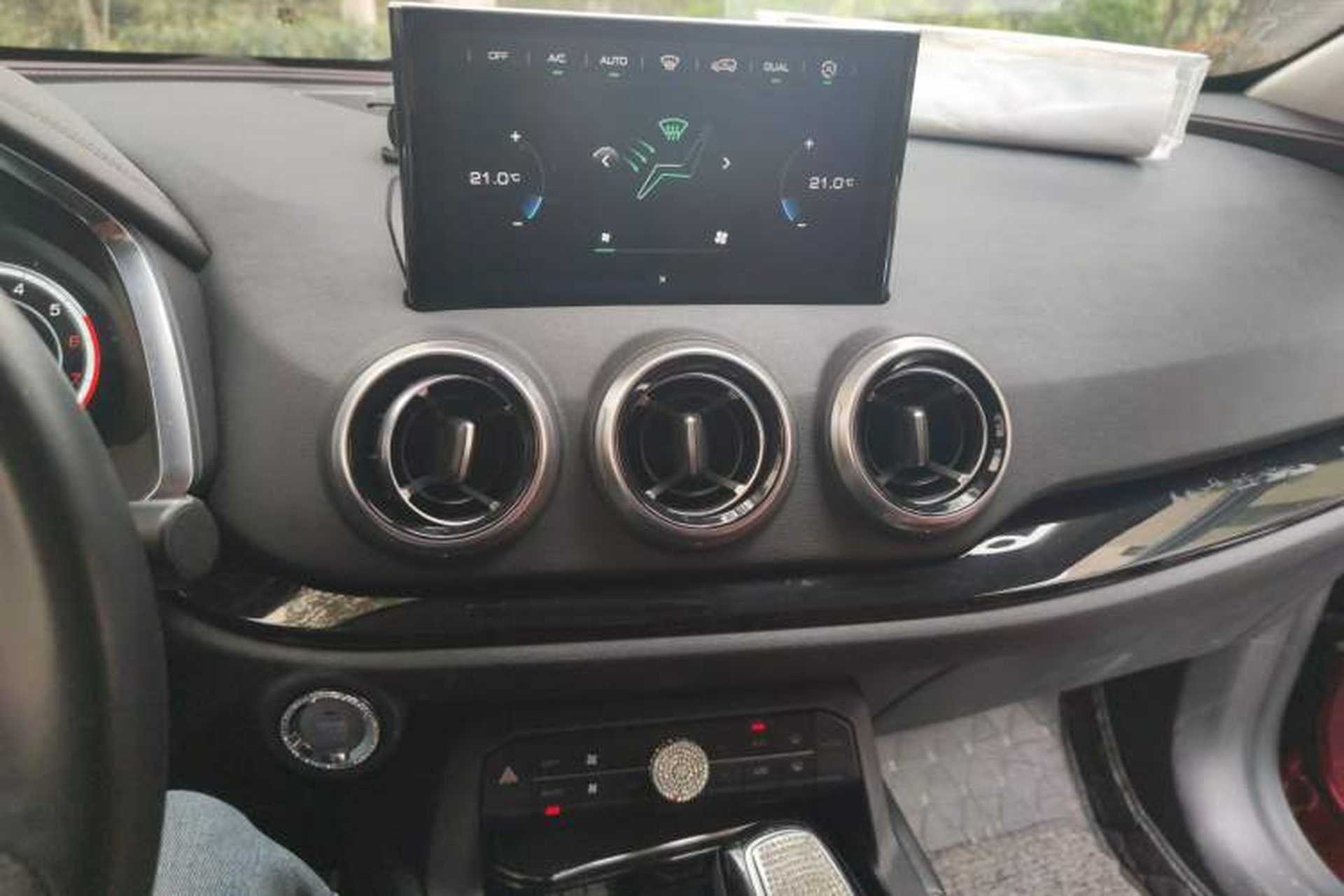Used Wey VV5 2017 2.0T Flagship Edition Audio And AC Panel