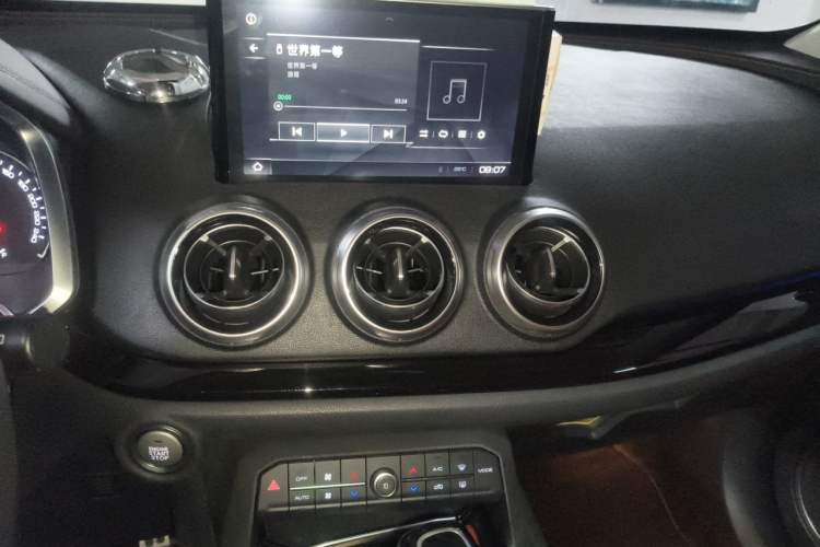 Used Wey VV5 2017 2.0T Ultra-Luxury Version Audio And AC Panel
