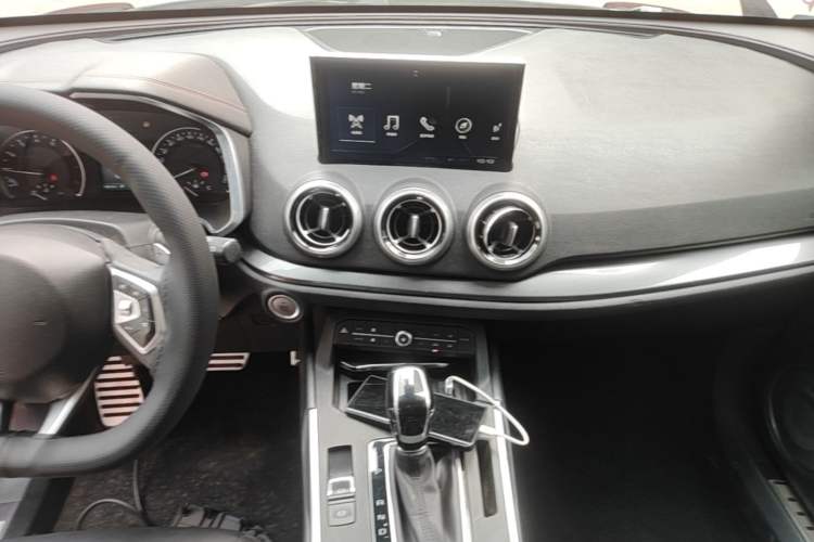 Used Wey VV5 2017 2.0T Ultra-Luxury Version Audio And AC Panel