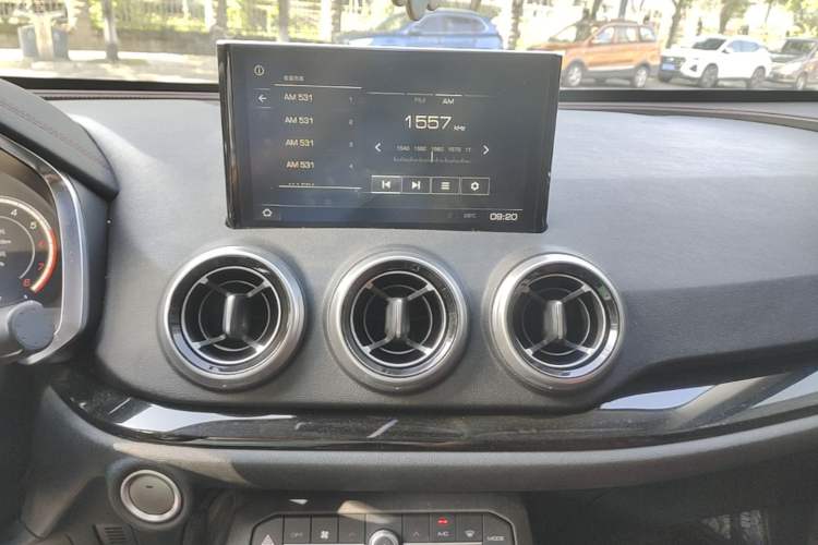 Used Wey VV5 2017 2.0T Flagship Edition Audio And AC Panel