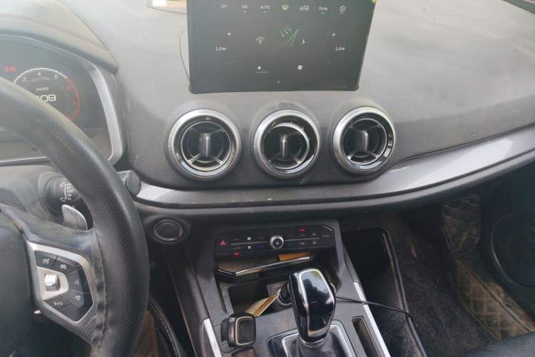 Used Wey VV5 2017 2.0T Flagship Edition Audio And AC Panel