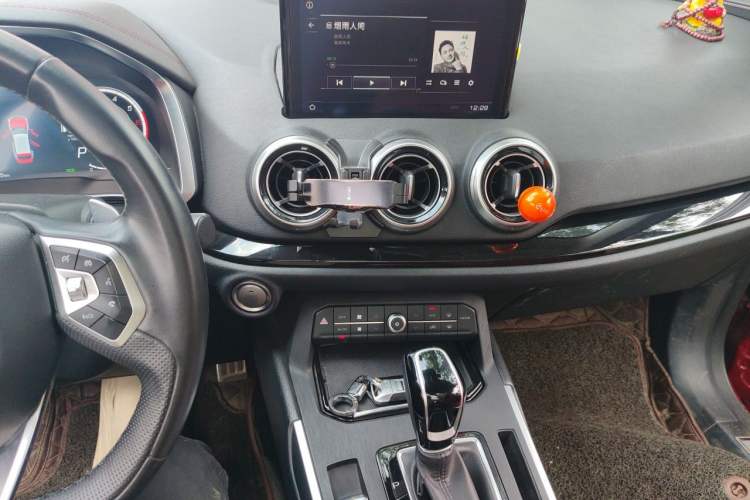 Used Wey VV5 2017 2.0T Flagship Edition Audio And AC Panel