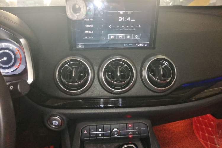 Used Wey VV5 2017 2.0T Flagship Edition Audio And AC Panel
