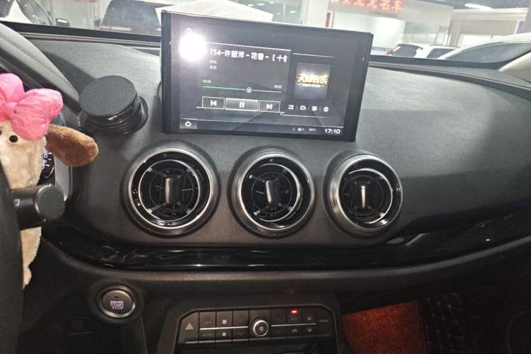 Used Wey VV5 2017 2.0T Ultra-Luxury Version Audio And AC Panel