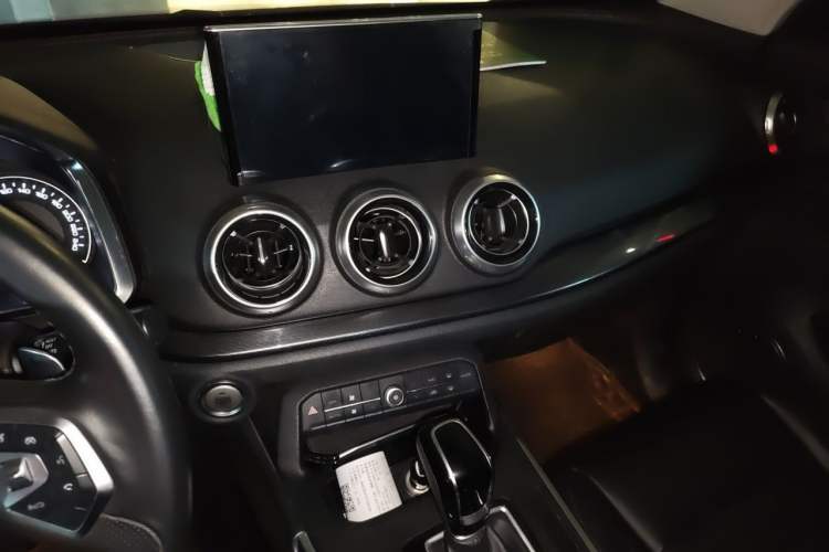 Used Wey VV5 2017 2.0T Ultra-Luxury Version Audio And AC Panel